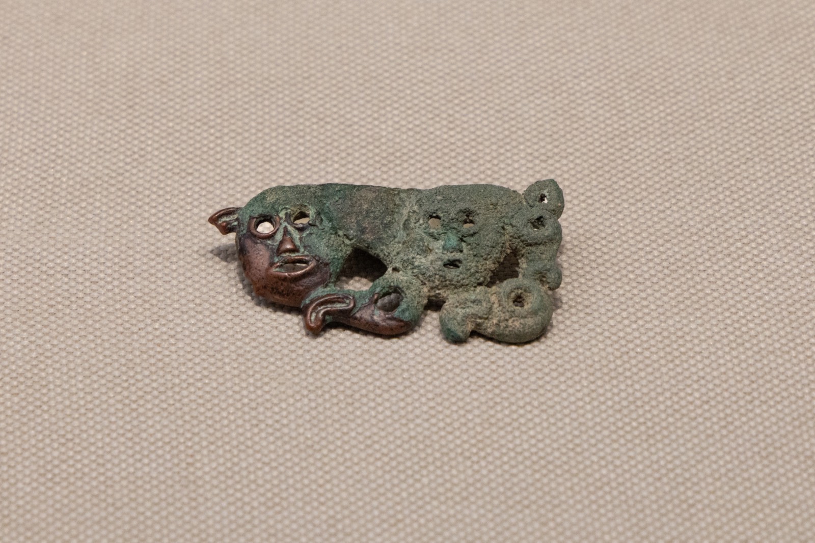 8 卧虎形铜扣饰 吐鲁番市哈拉和卓采集 汉