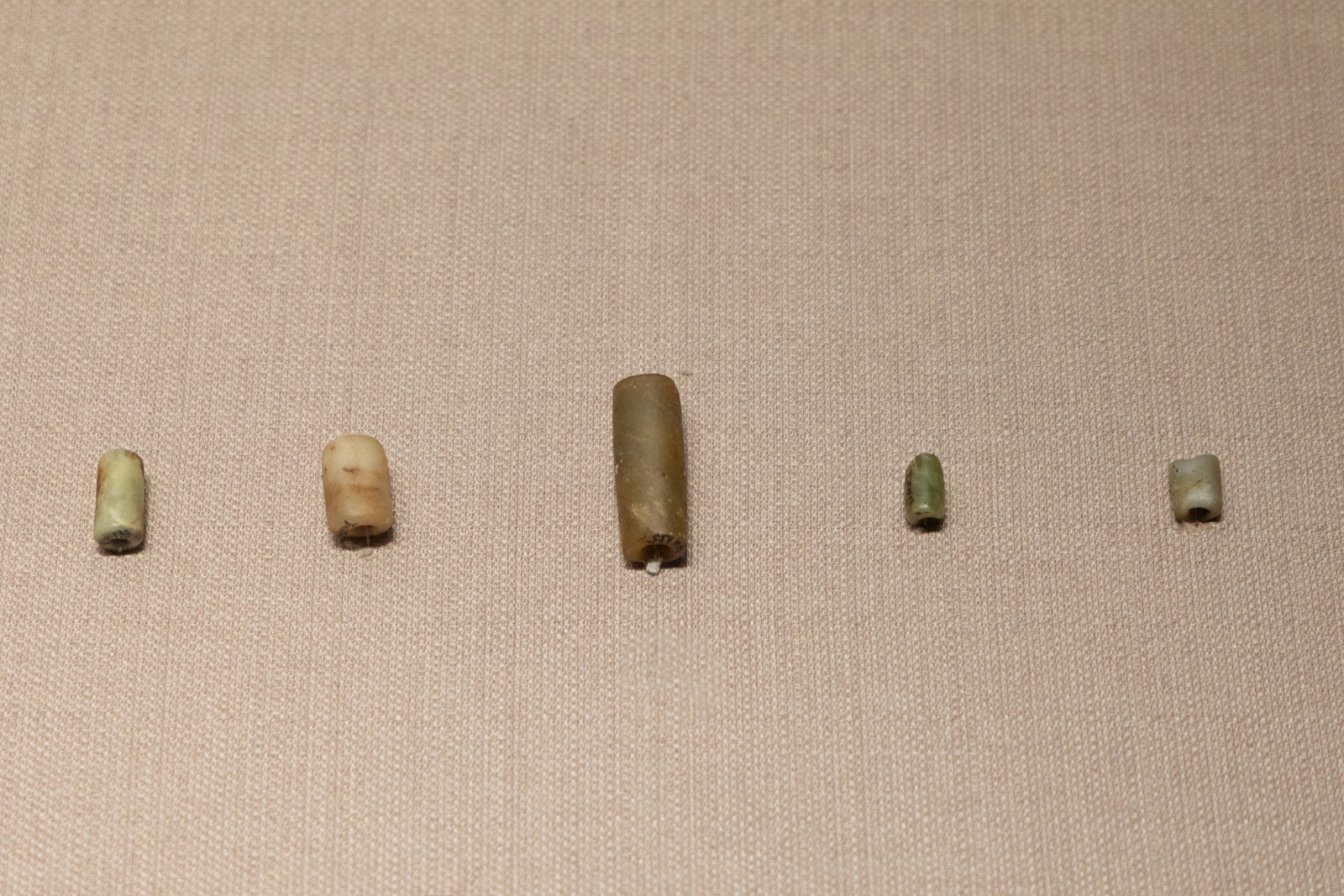 4 玉管 常州圩墩遗址出土 马家浜文化