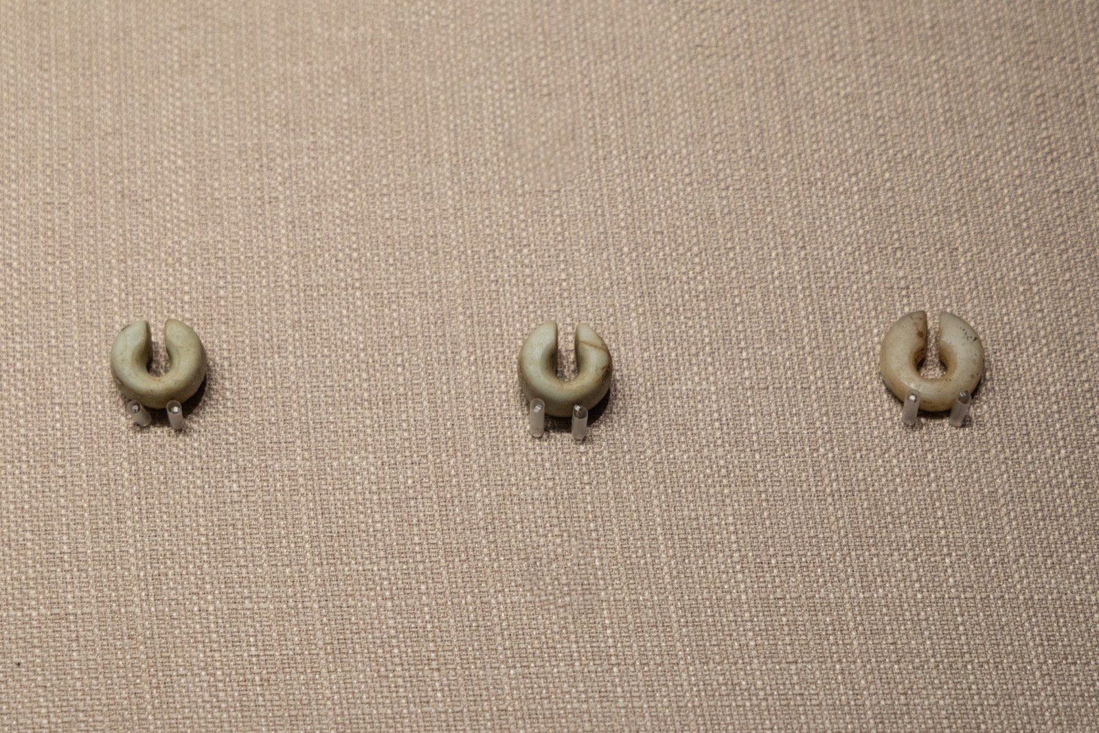 5 玉玦 常州圩墩遗址出土 马家浜文化（公元前4500~前3900年）