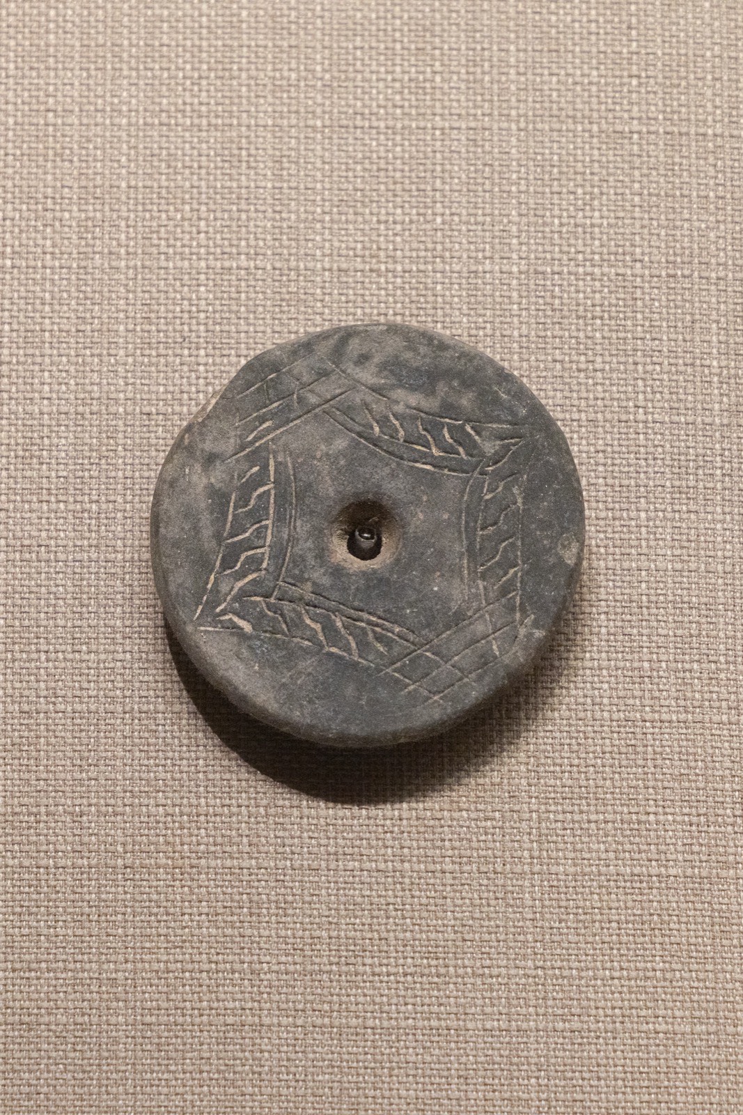 9 陶纺轮 常州新岗遗址出土 崧泽文化