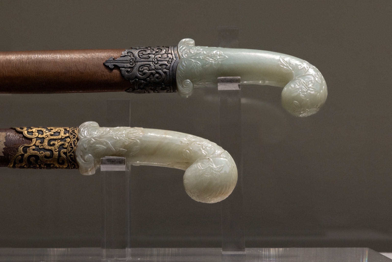 15 玉雕花柄皮鞘匕首 故宫博物院藏 清