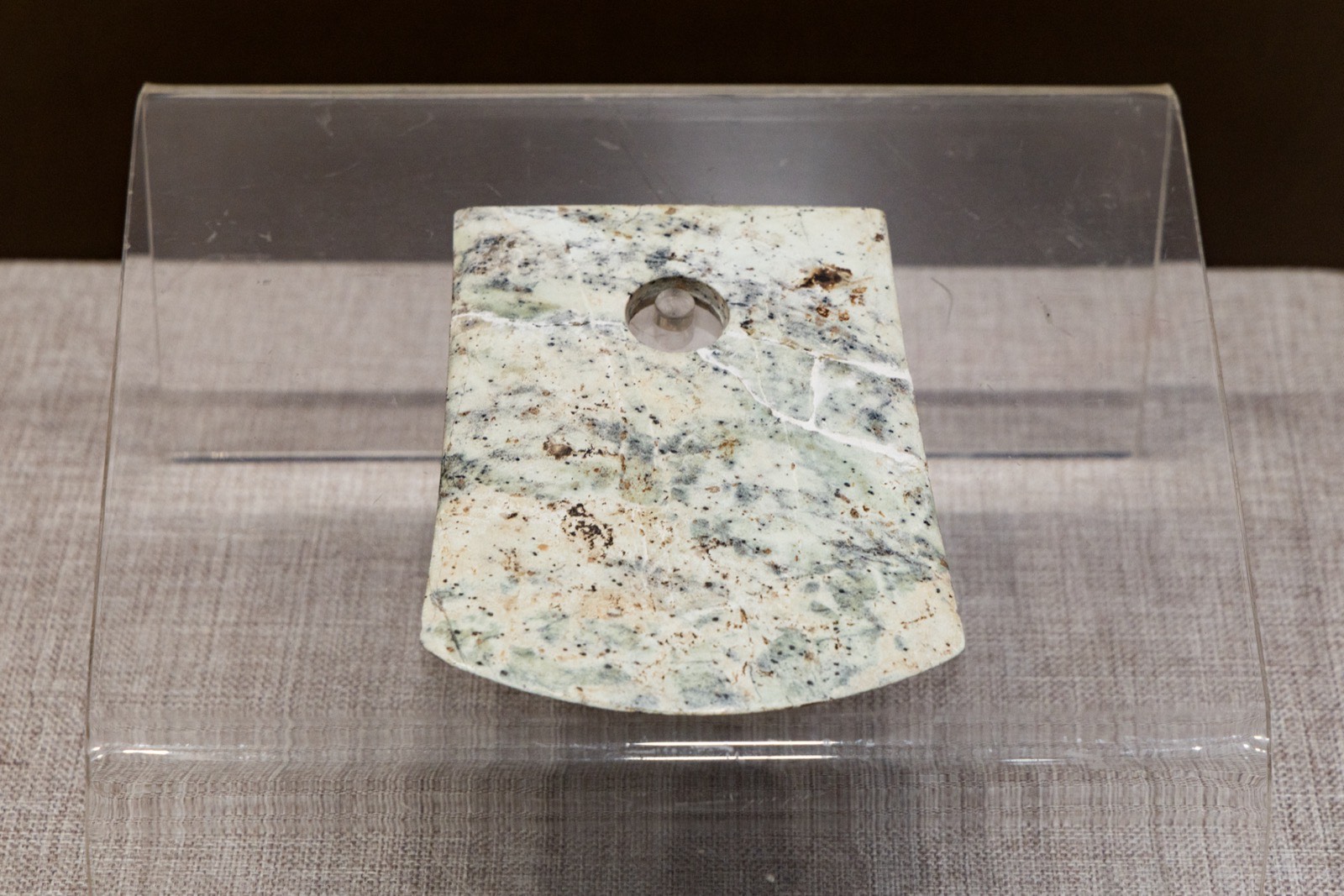 6 玉钺 石庄高城墩13号墓出土 新石器时代良渚文化