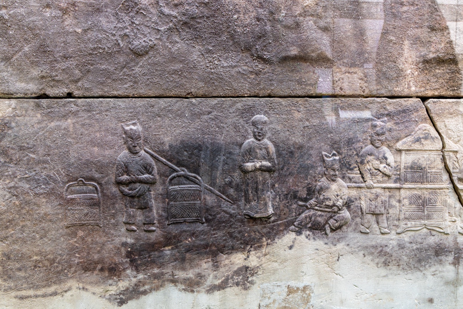 1 中浮雕四神十二生肖出行图青石质石椁 2002.2青阳镇里泾坝孙家村宋墓出土 宋